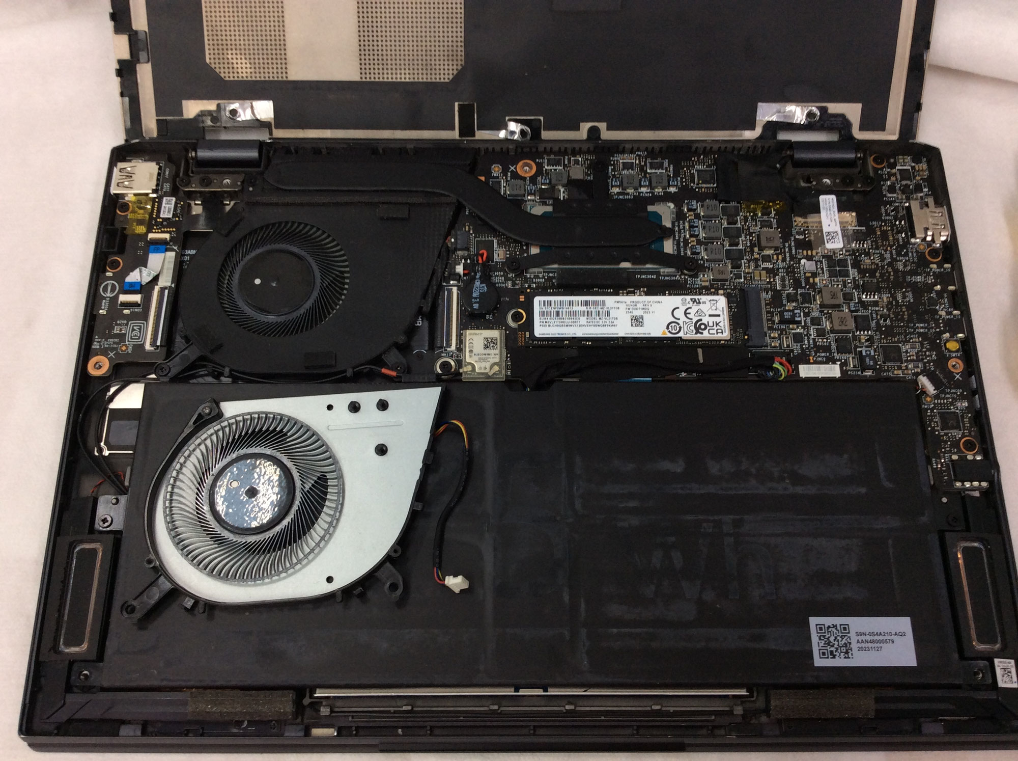 MSI Presige 13AI 【ファン交換】
