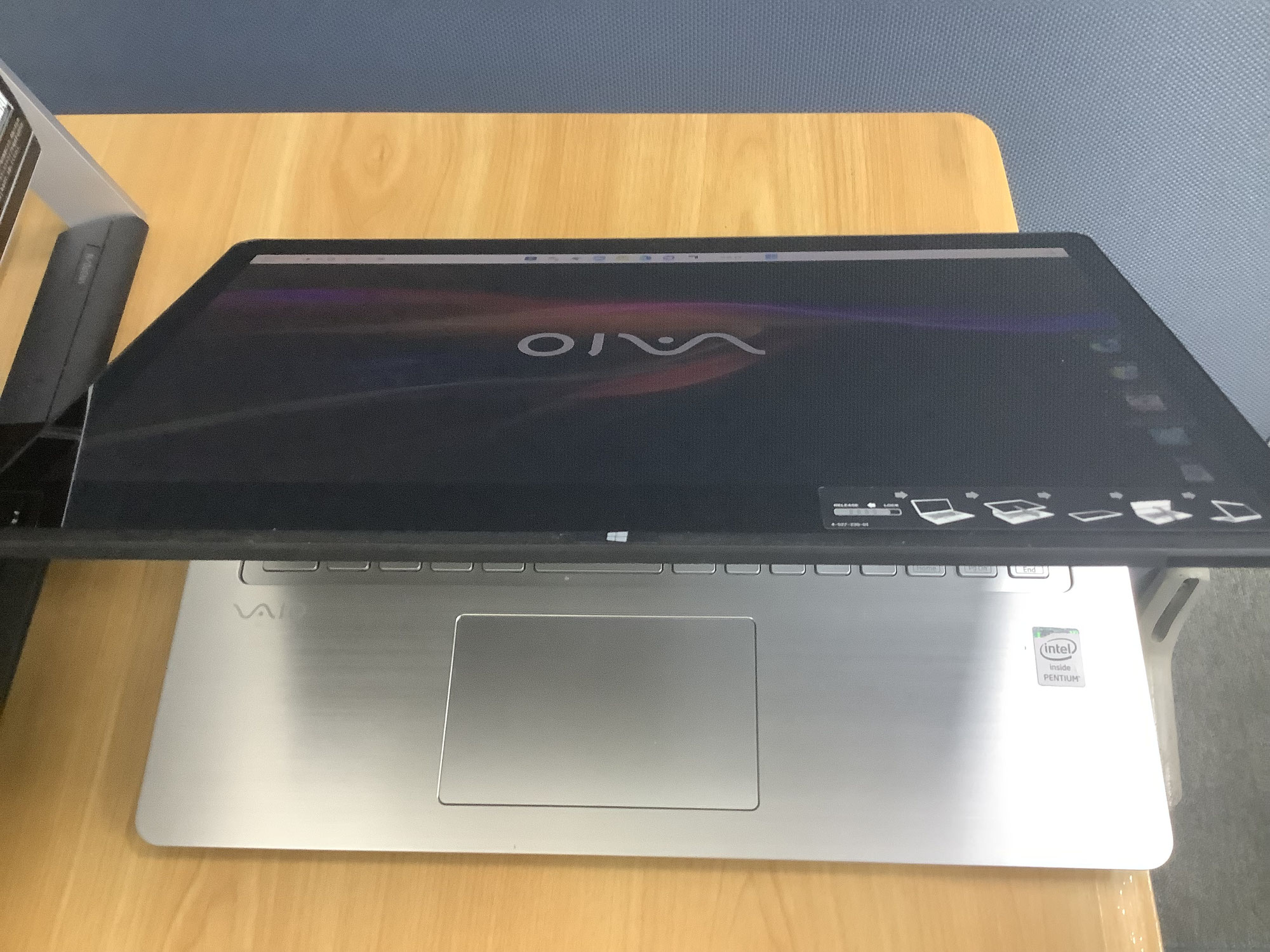 SONY VAIO SVF14N29EJS【Win8.1→11へバージョンアップとSSD換装、メモリ増設、バッテリー交換】