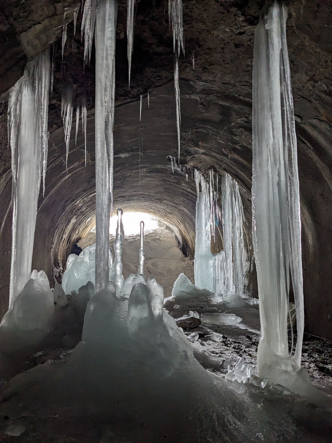 栗子隧道の氷と杭甲山