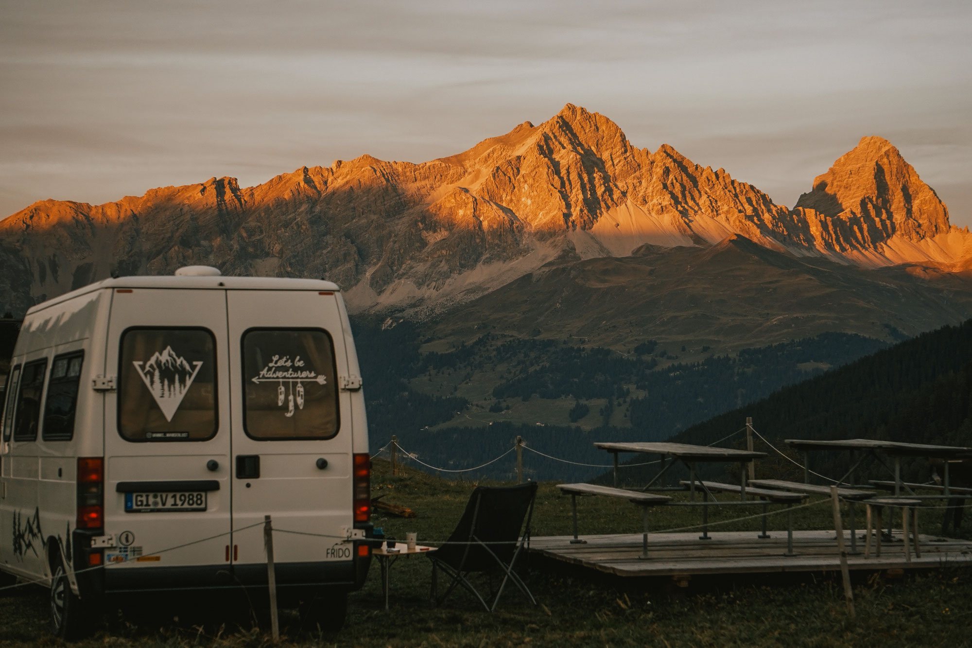 Die schönsten Stellplätze in der Schweiz mit Hund & Camper