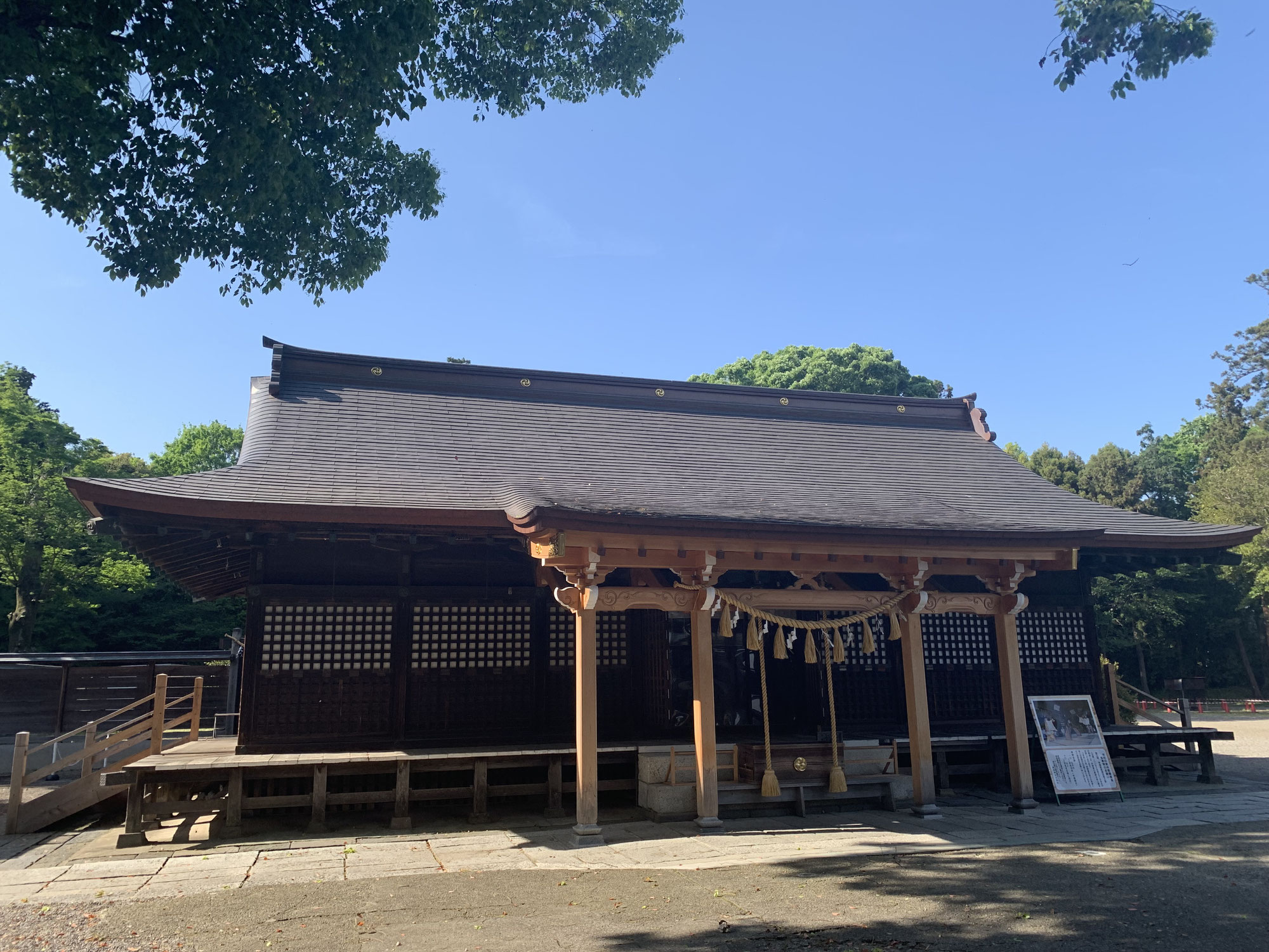 静寂に包まれた美しさ！ 新緑の鷲宮神社を訪ねて