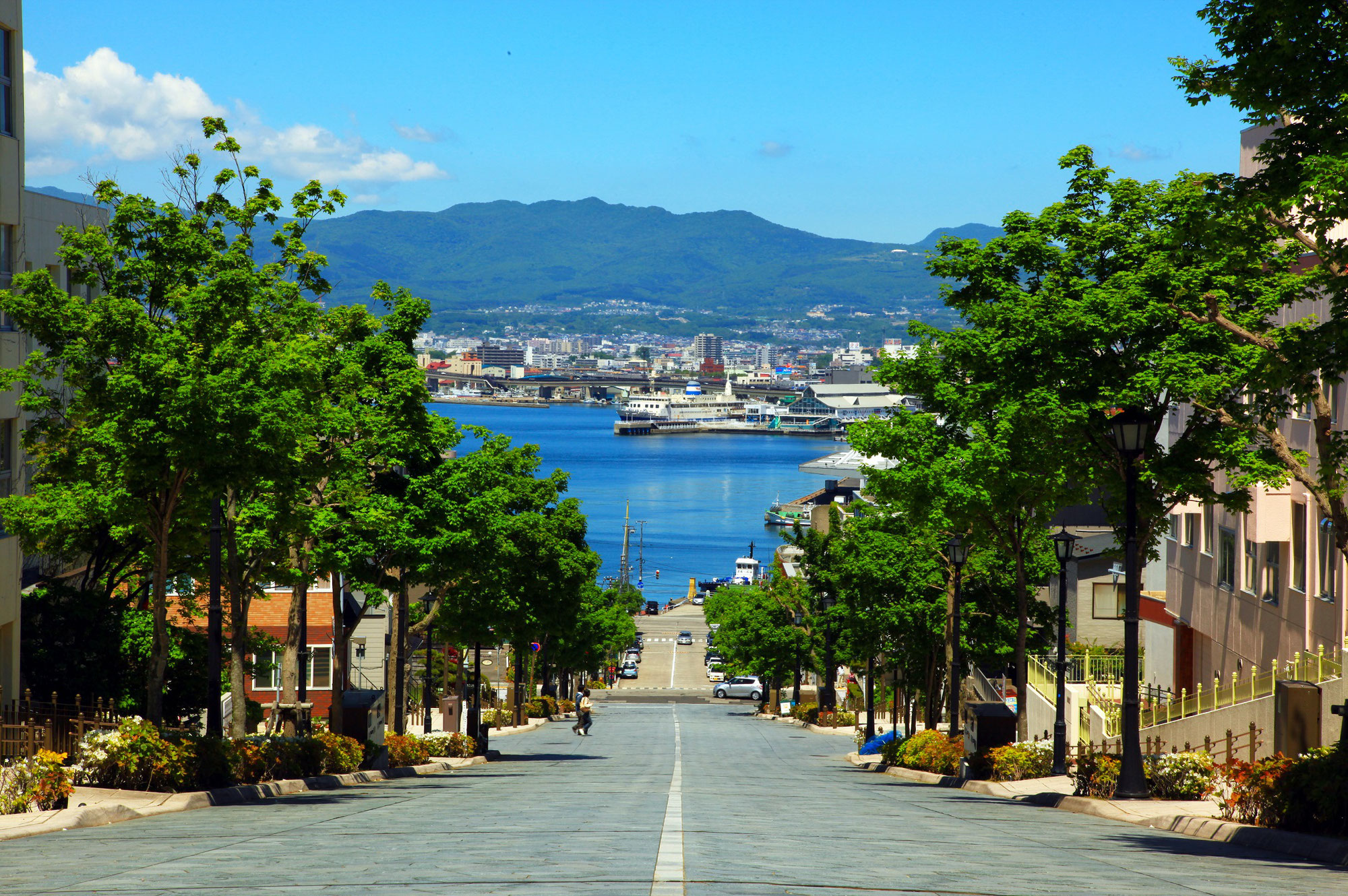 訪れたい坂１位は、函館八幡坂です