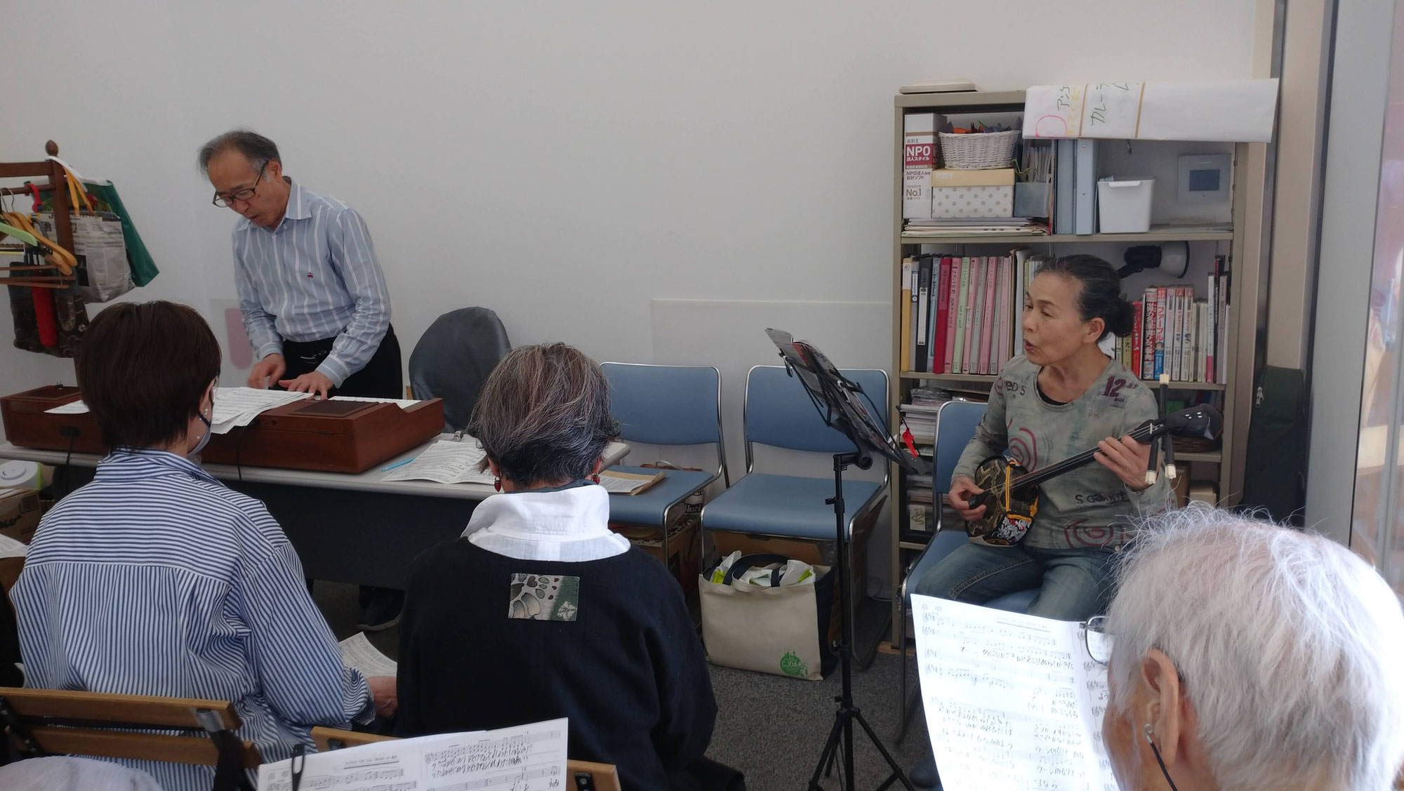 「大人のための音楽授業」に三線（サンシン）がゲスト演奏