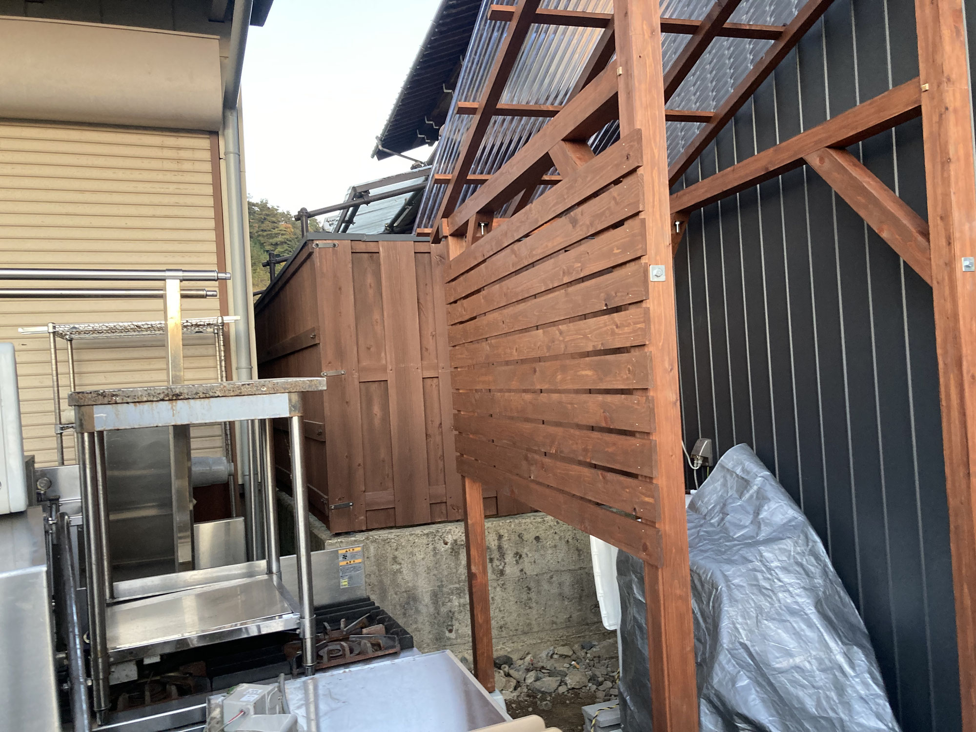 建築出身の木工家が造る外部屋根