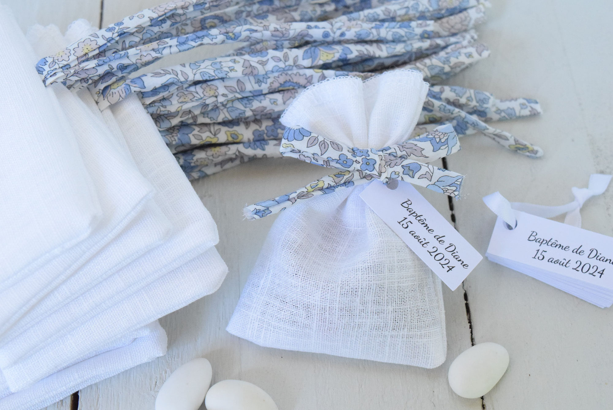 Élégante Touche de Douceur : Découvrez Nos Sachets de Dragées en Lin Blanc avec Cordon Liberty
