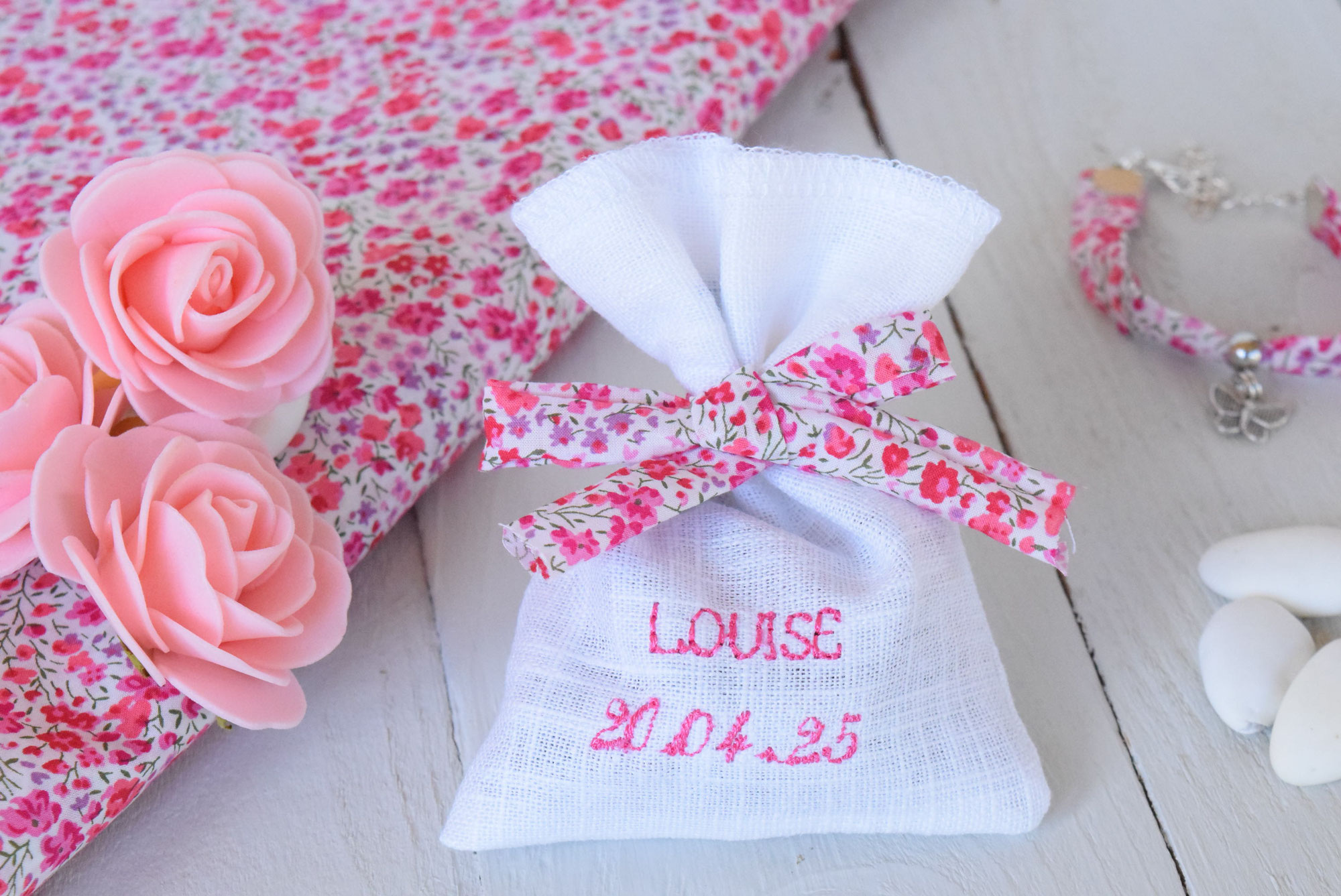 Pochons dragées personnalisés broderie sur Lin blanc