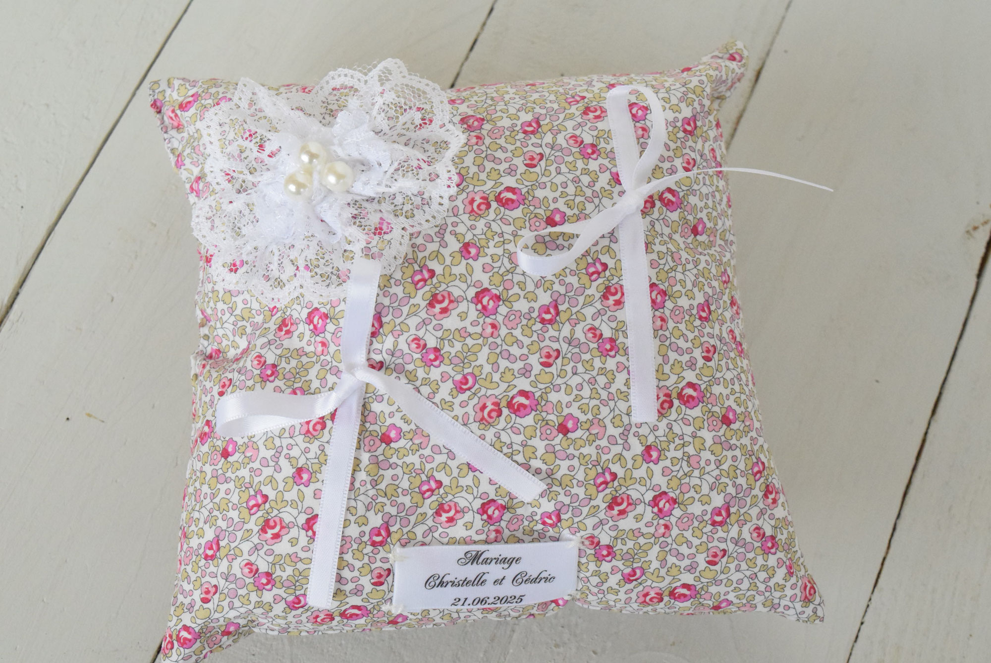 Coussin alliance mariage Liberty Eloise rose