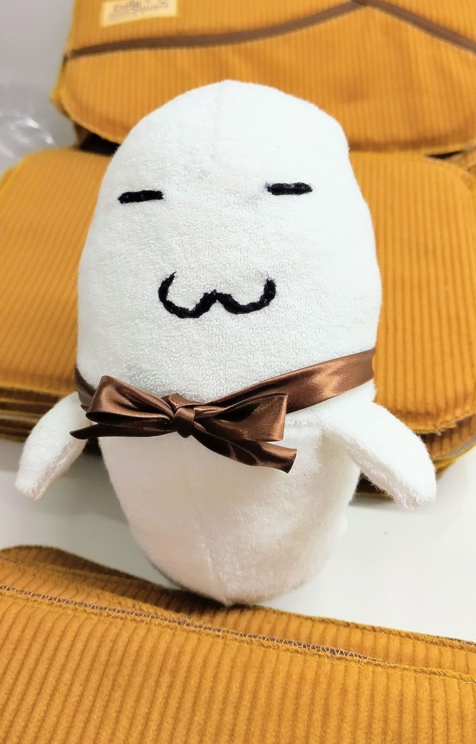 サテンネクタイウェ～イ♪
