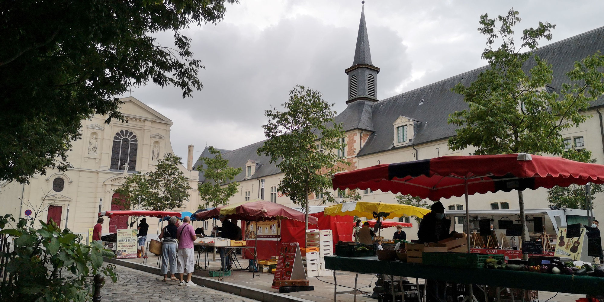 À Reims, la place Museux.