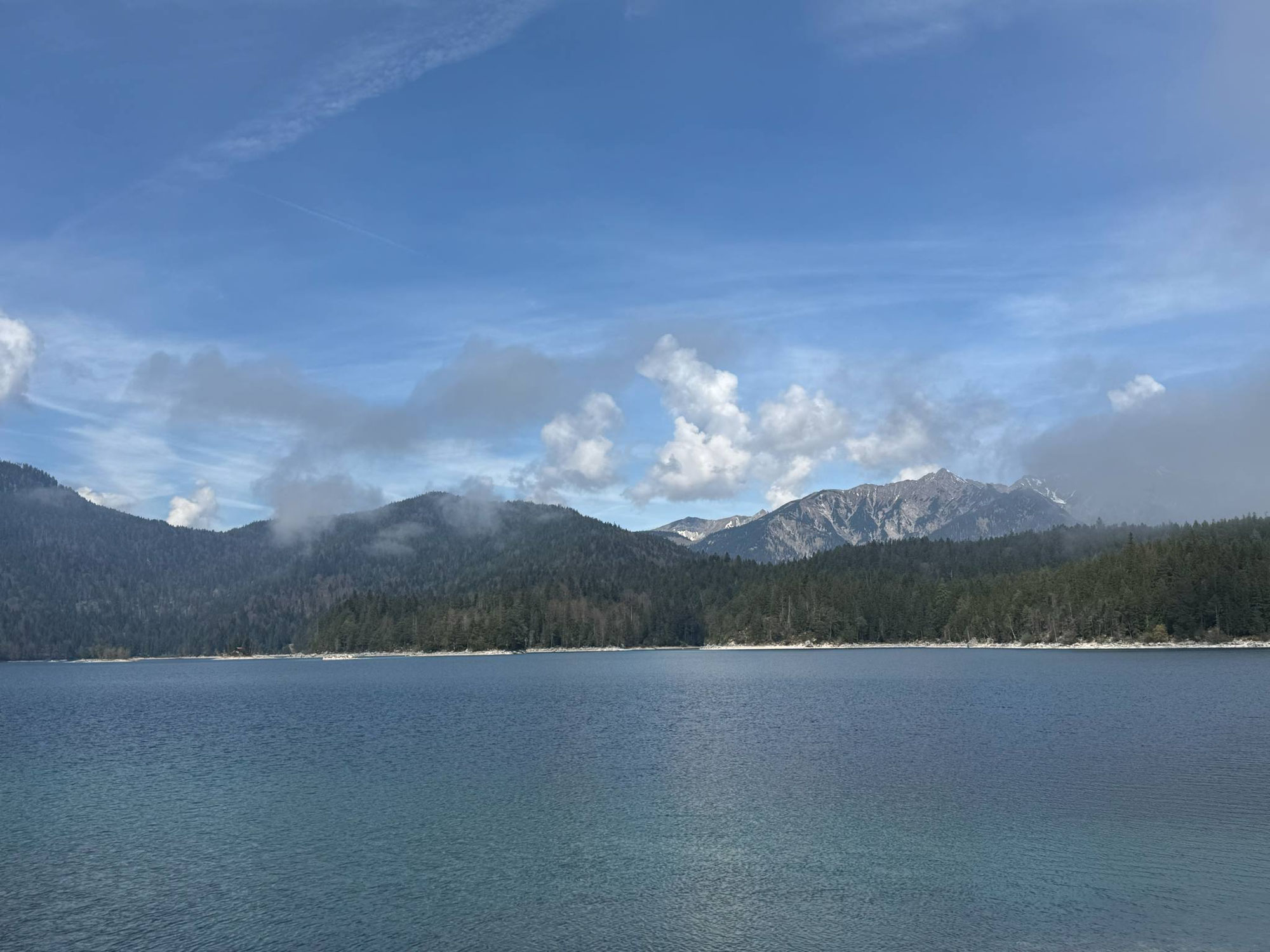 Eibsee: H πιο δημοφιλής λίμνη για κολύμπι στη Γερμανία για το 2025