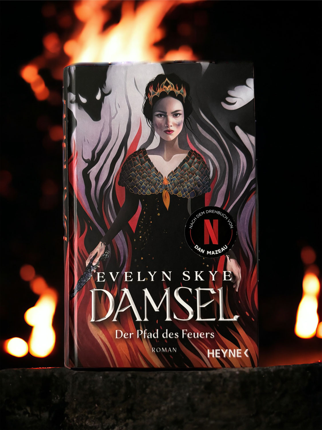 „Damsel - Der Pfad des Feuers“ von Evelyn Skye