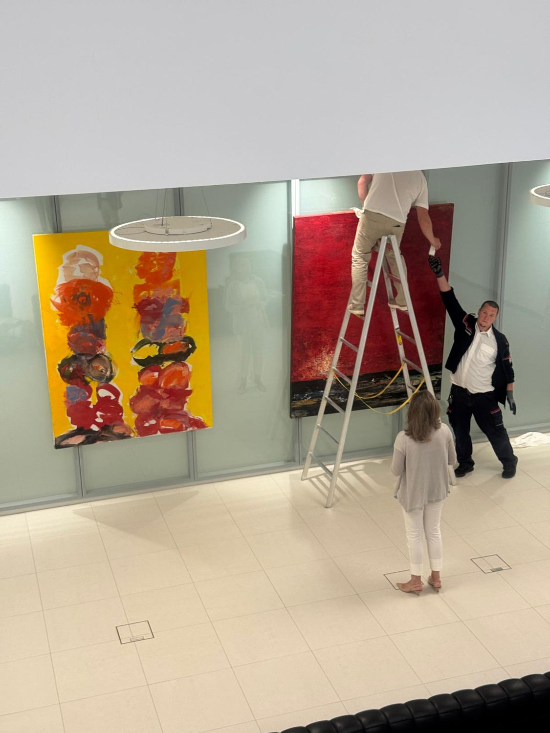 Die Arbeit "Mohnfrau und Ringer", 2006 von Josef Mikl mit Heiligenschein