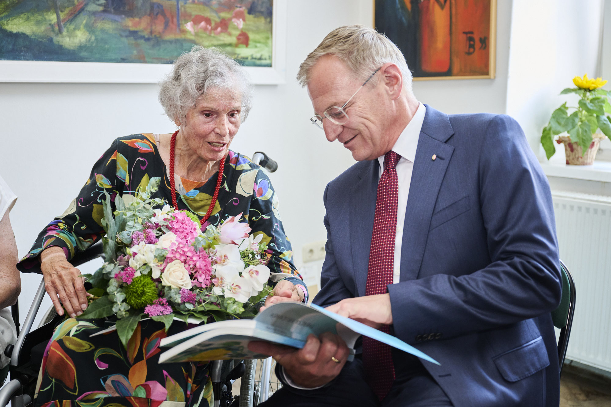 Verleihung des silbernen Ehrenkreuzes an meine Mutter Theresa Bruckner durch Landeshauptmann Mag. Thomas Stelzer