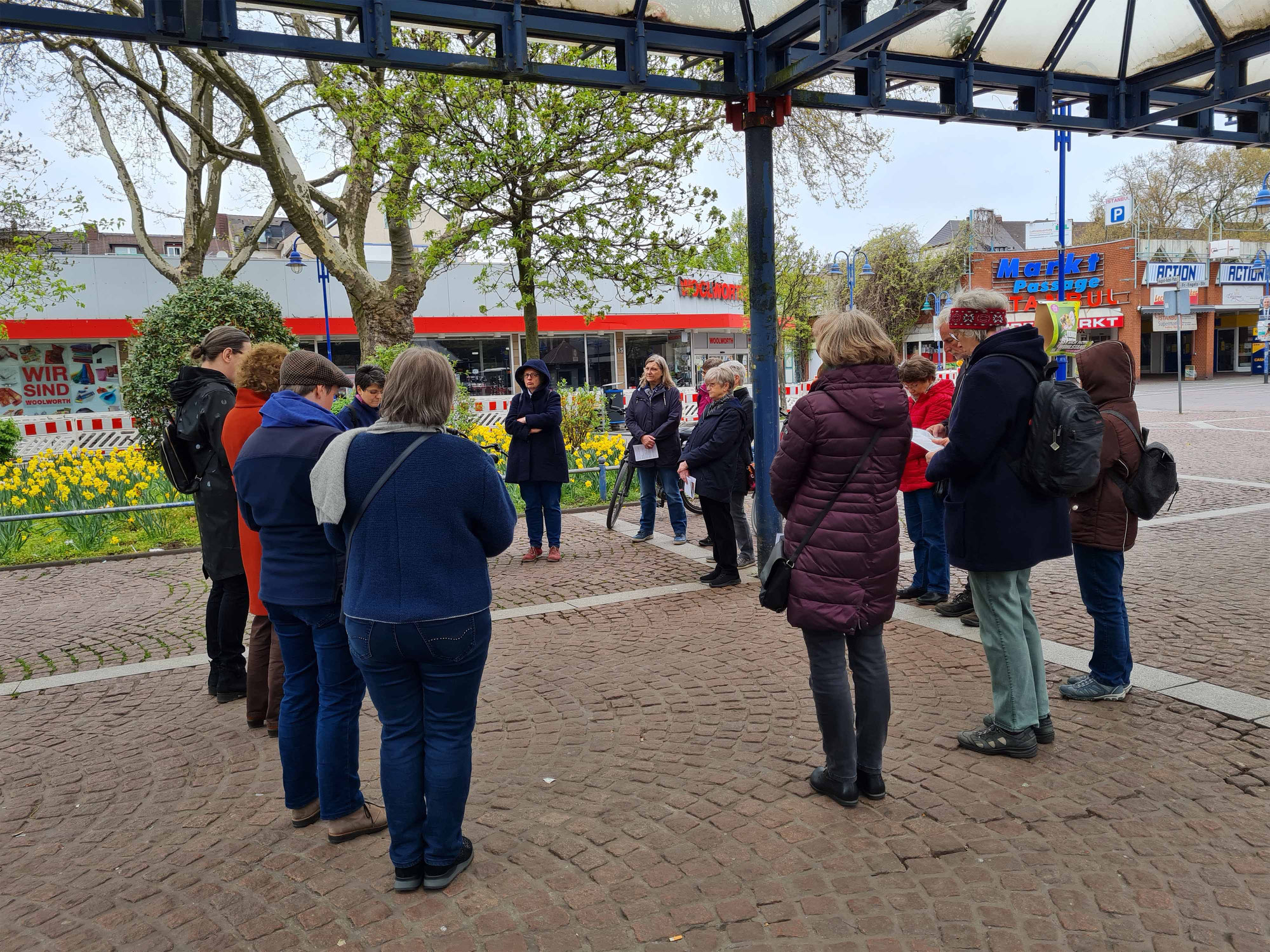 Ordensschwestern luden zum Kreuzweg durch Marxloh