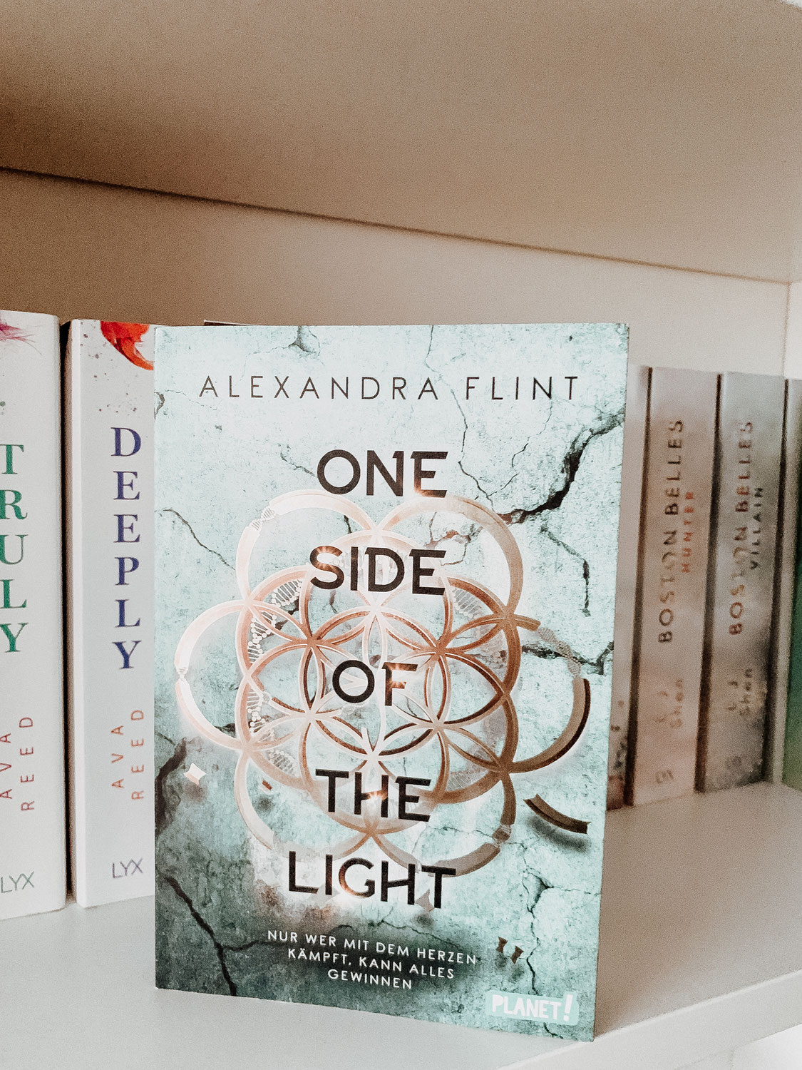 Rezension; One side of the Light