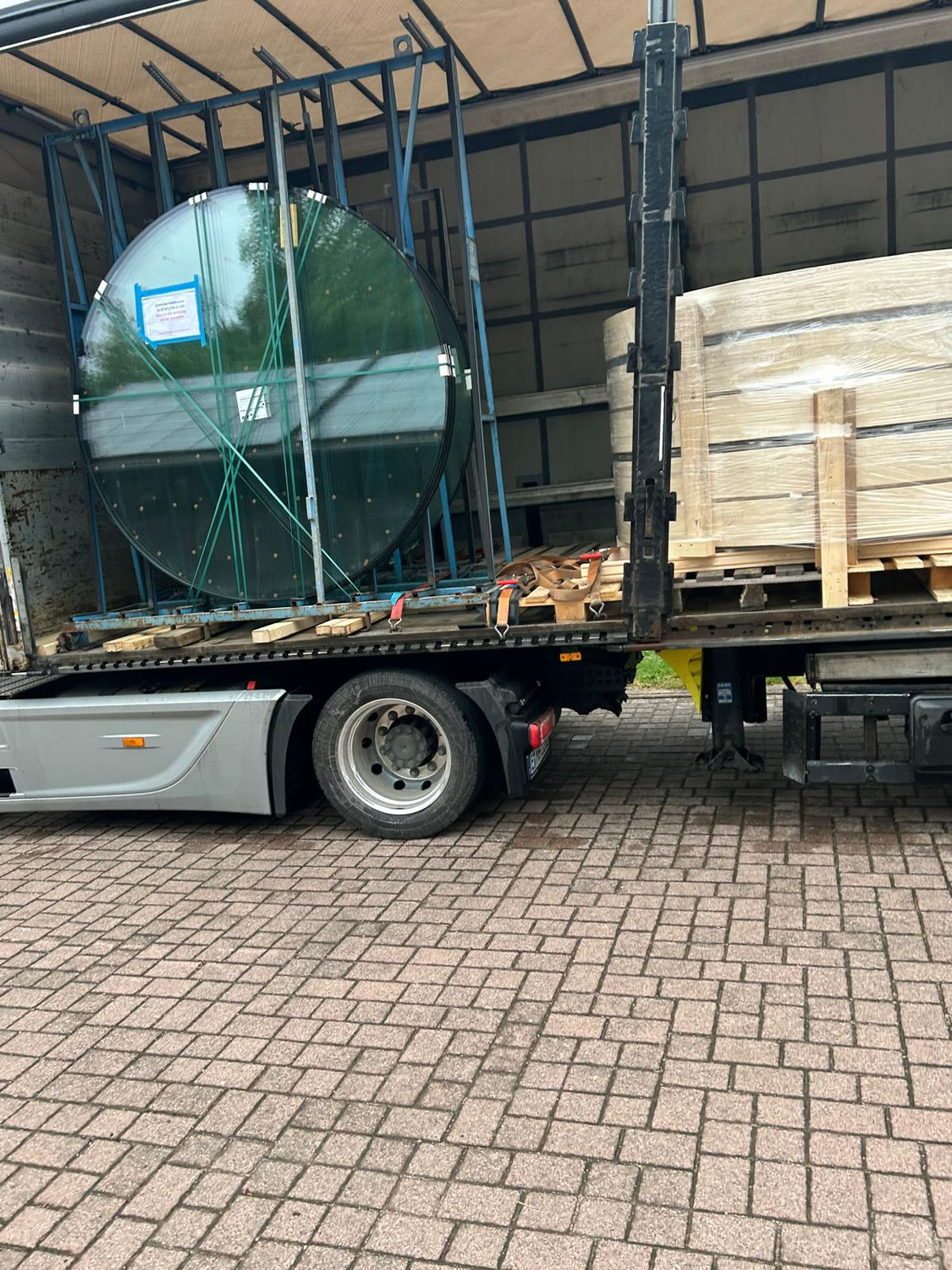 Die Fenster sind da!