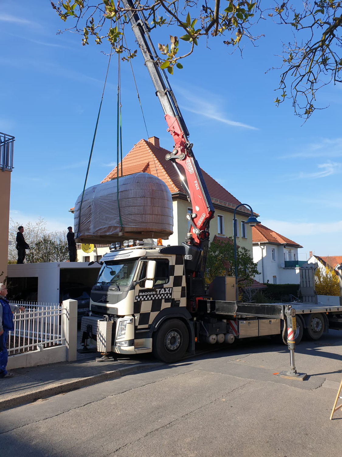 Anlieferung einer Sauna in Dresden