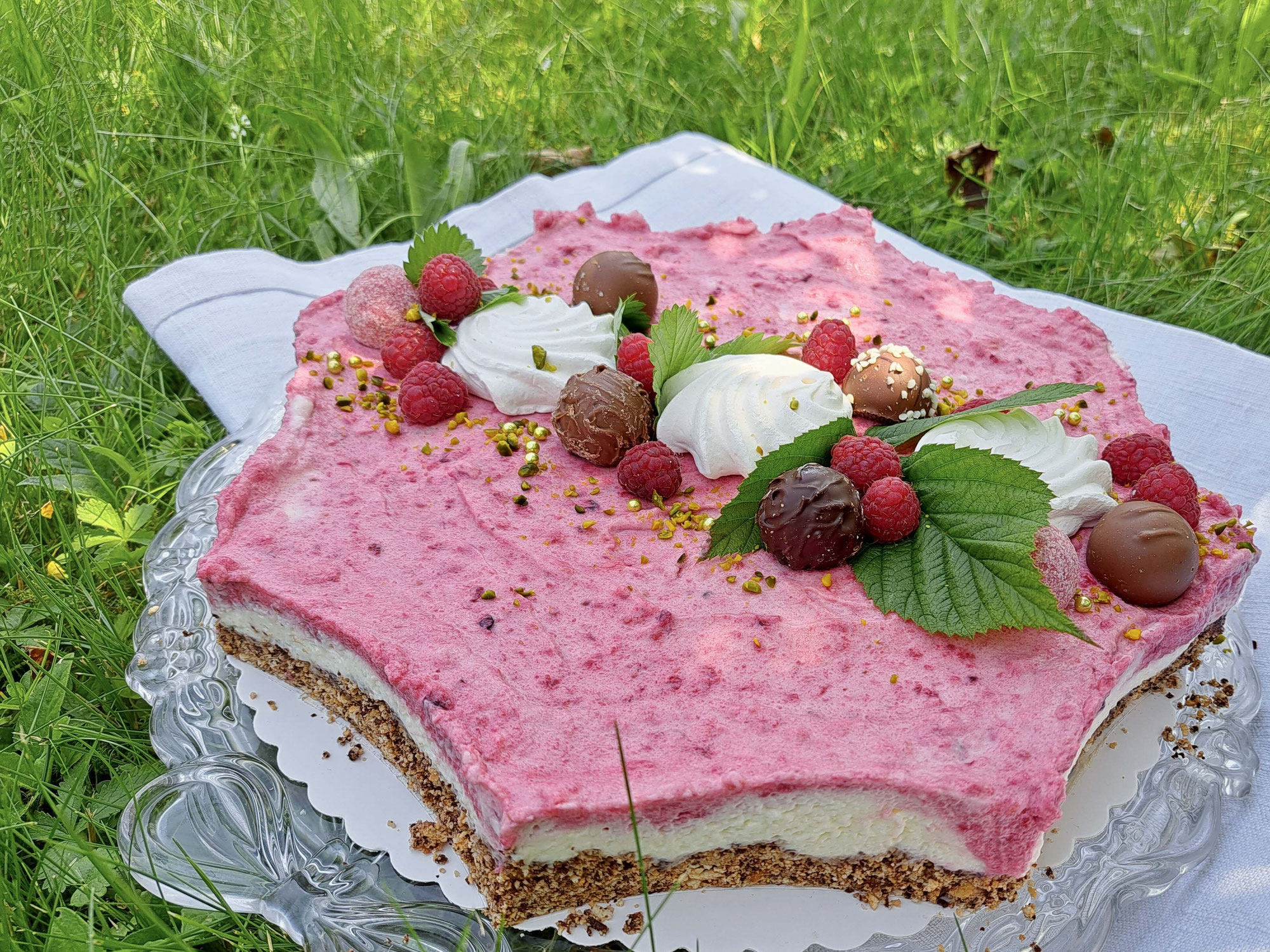 Himbeertorte mit Frischkäse und Schokolade ohne Backen
