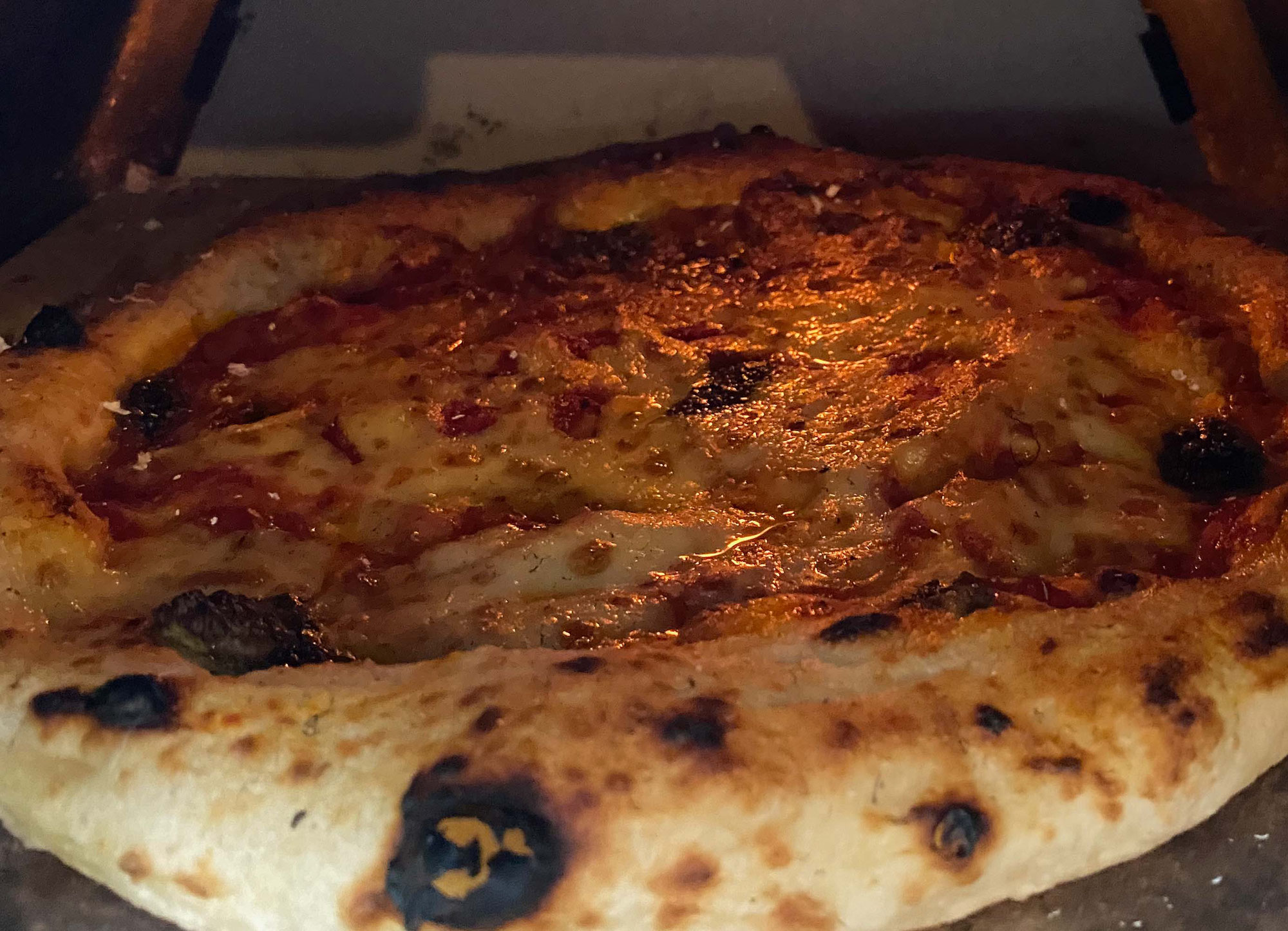 【管理人のごはん】レンタル品のピザ窯でピザを温めて