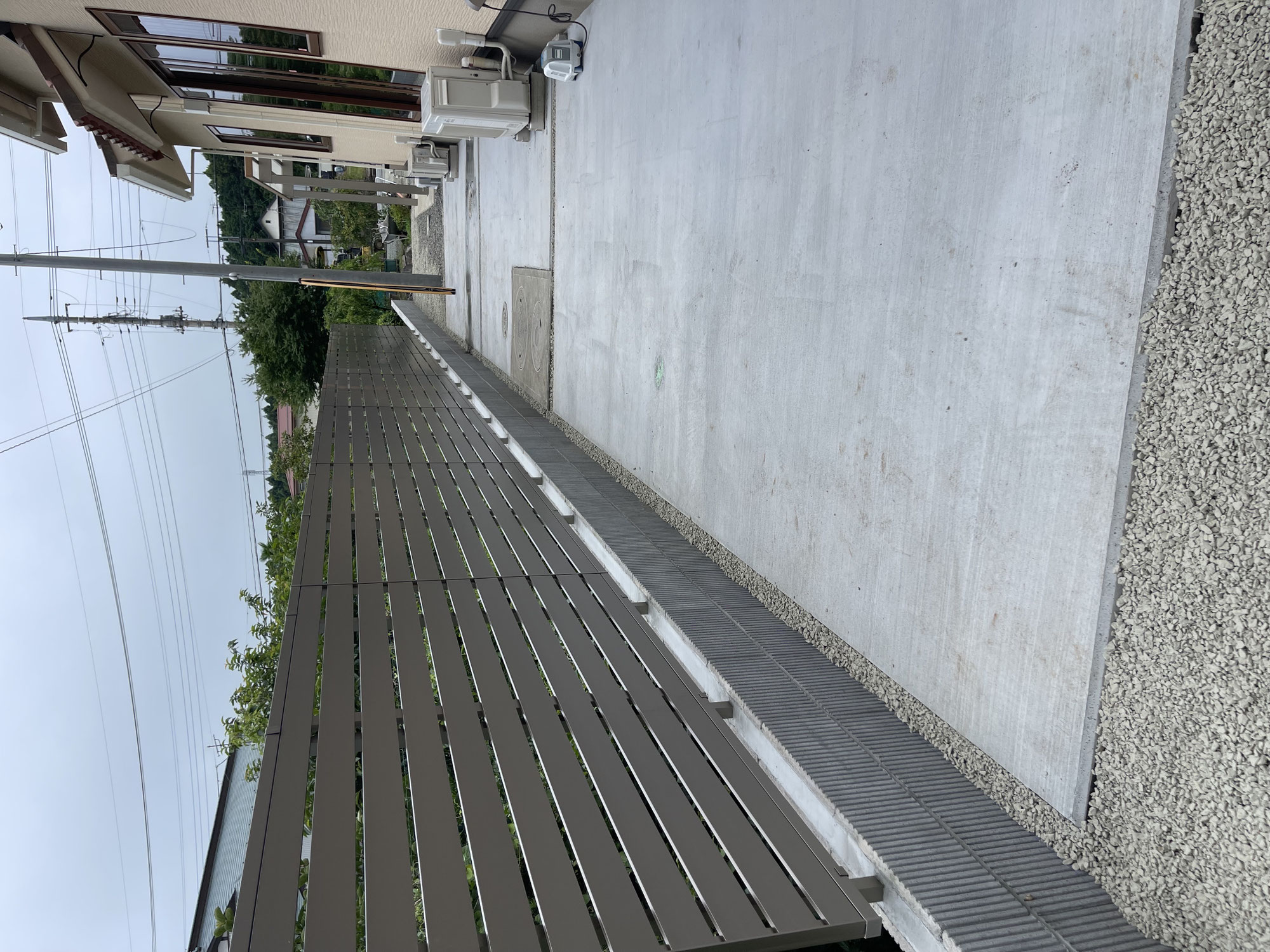 優しいカラーのフェンスを新設
