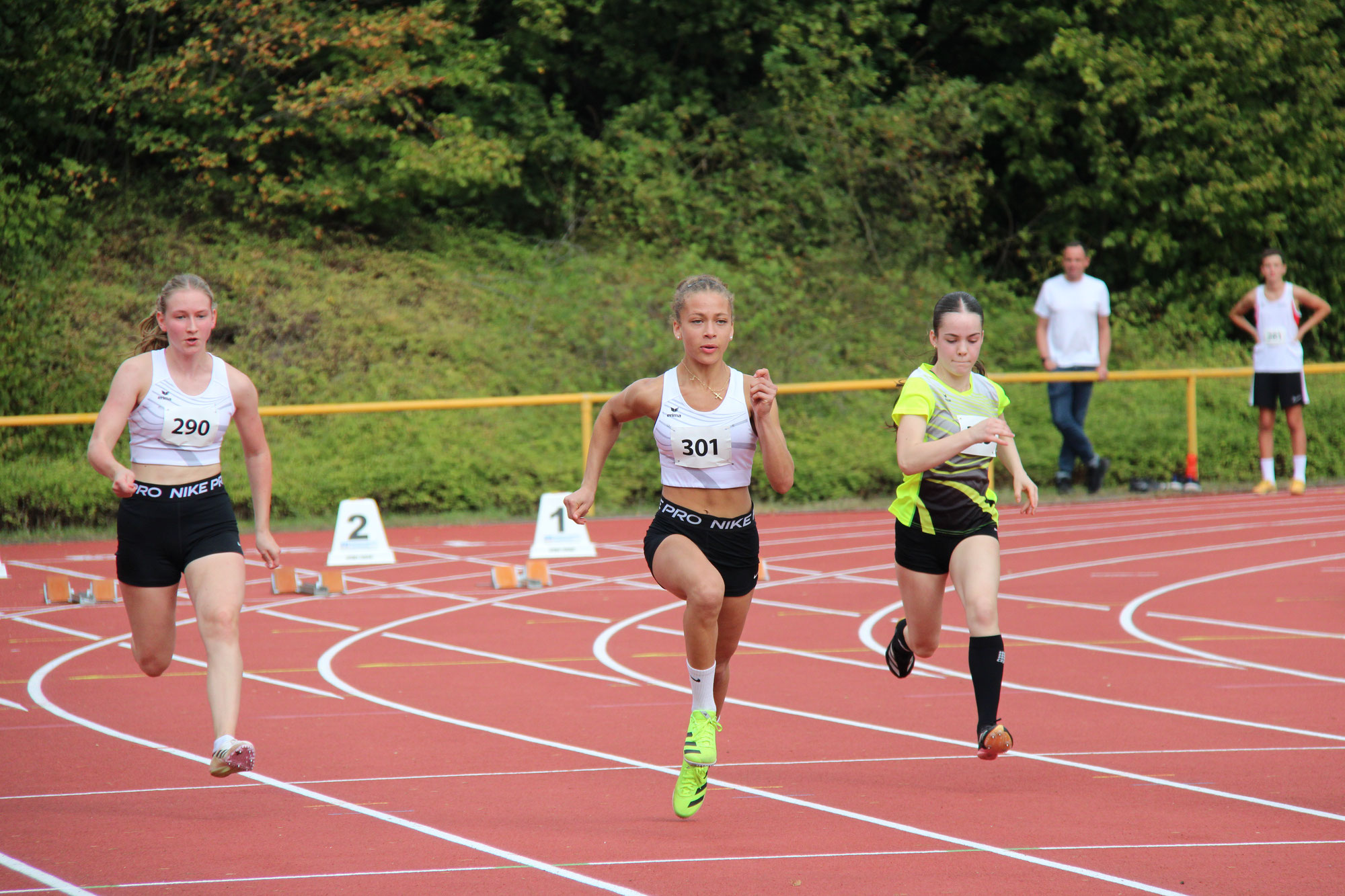 Erfolgreiche Teilnahme niederbayerischer Athletinnen und Athleten beim Bezirkevergleich in Hösbach