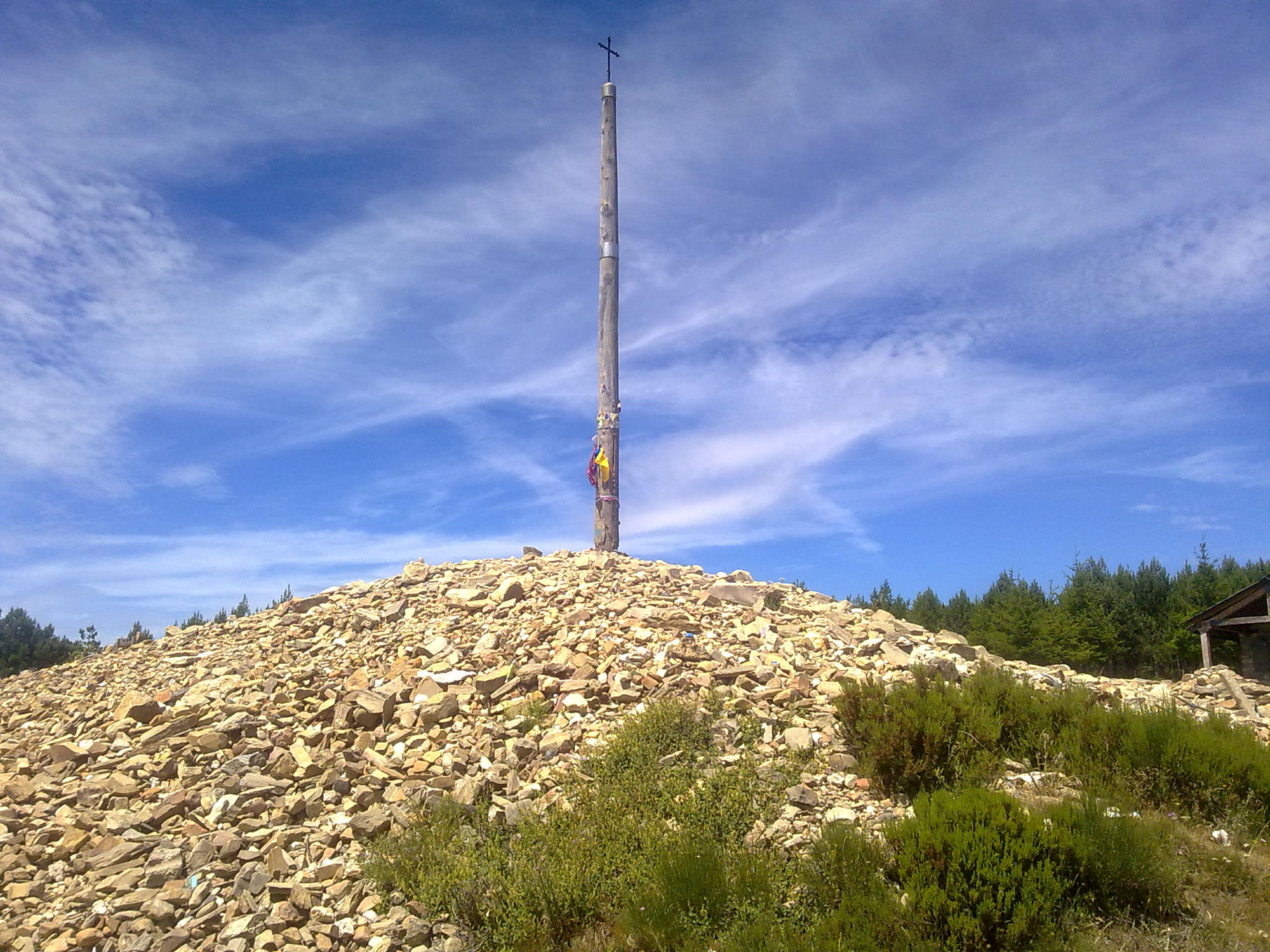 Cruz de Ferro. Karfreitag an einem Steinhaufen