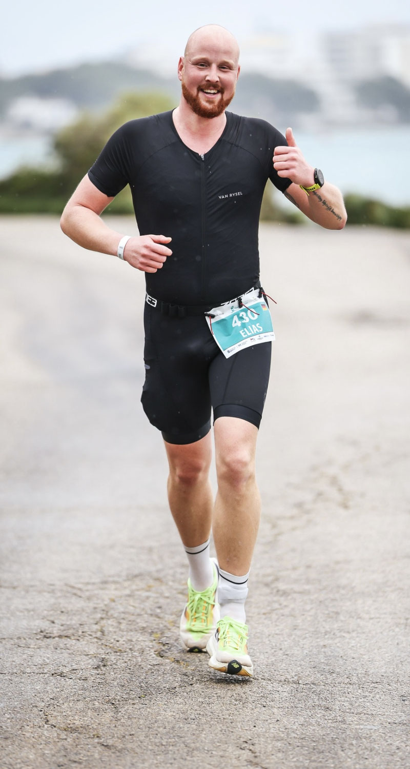 Elias Apel bewältigt anspruchsvollen Mallorca-Triathlon