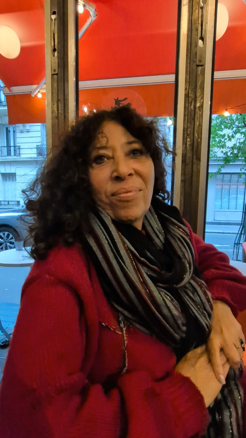 ÇA NE TE DÉRANGE PAS DE TRANSMETTRE TES SAVOIRS DE LUTTE À DES BLANCS ?