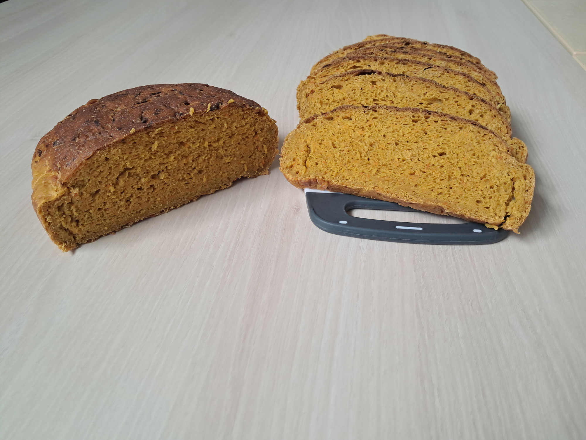 Fluffiges Kürbisbrot mit würziger Note