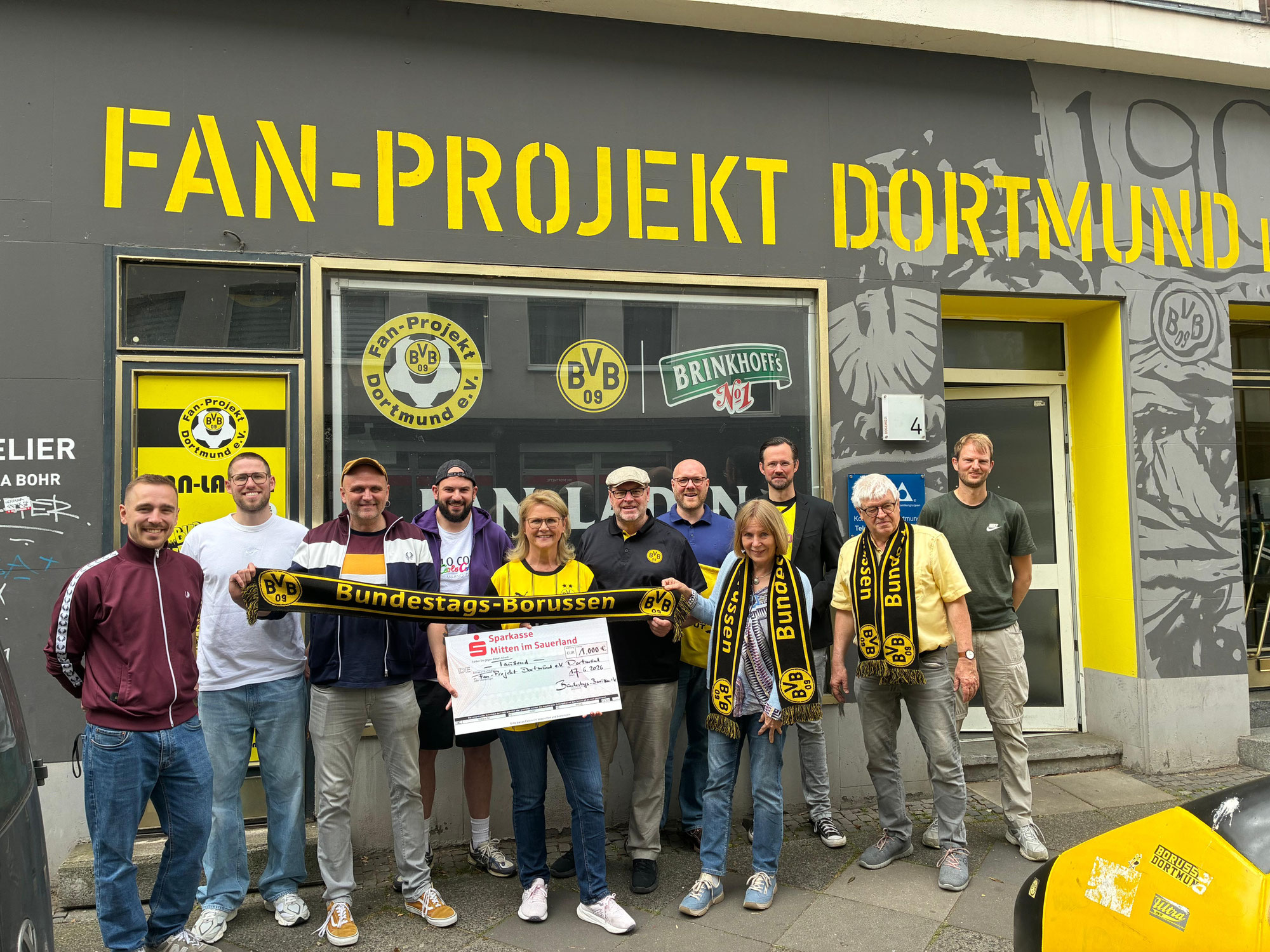 Bundestags Borussen spenden 1.000 Euro an das Fan-Projekt Dortmund e.V.