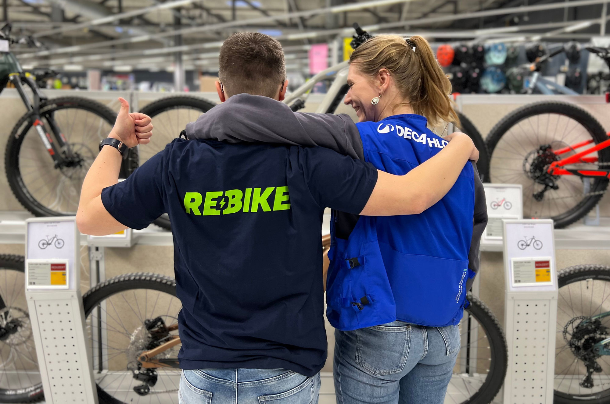 Rebike und Decathlon revolutionieren den E-Bike-Markt mit innovativer Shop-in-Shop-Kooperation
