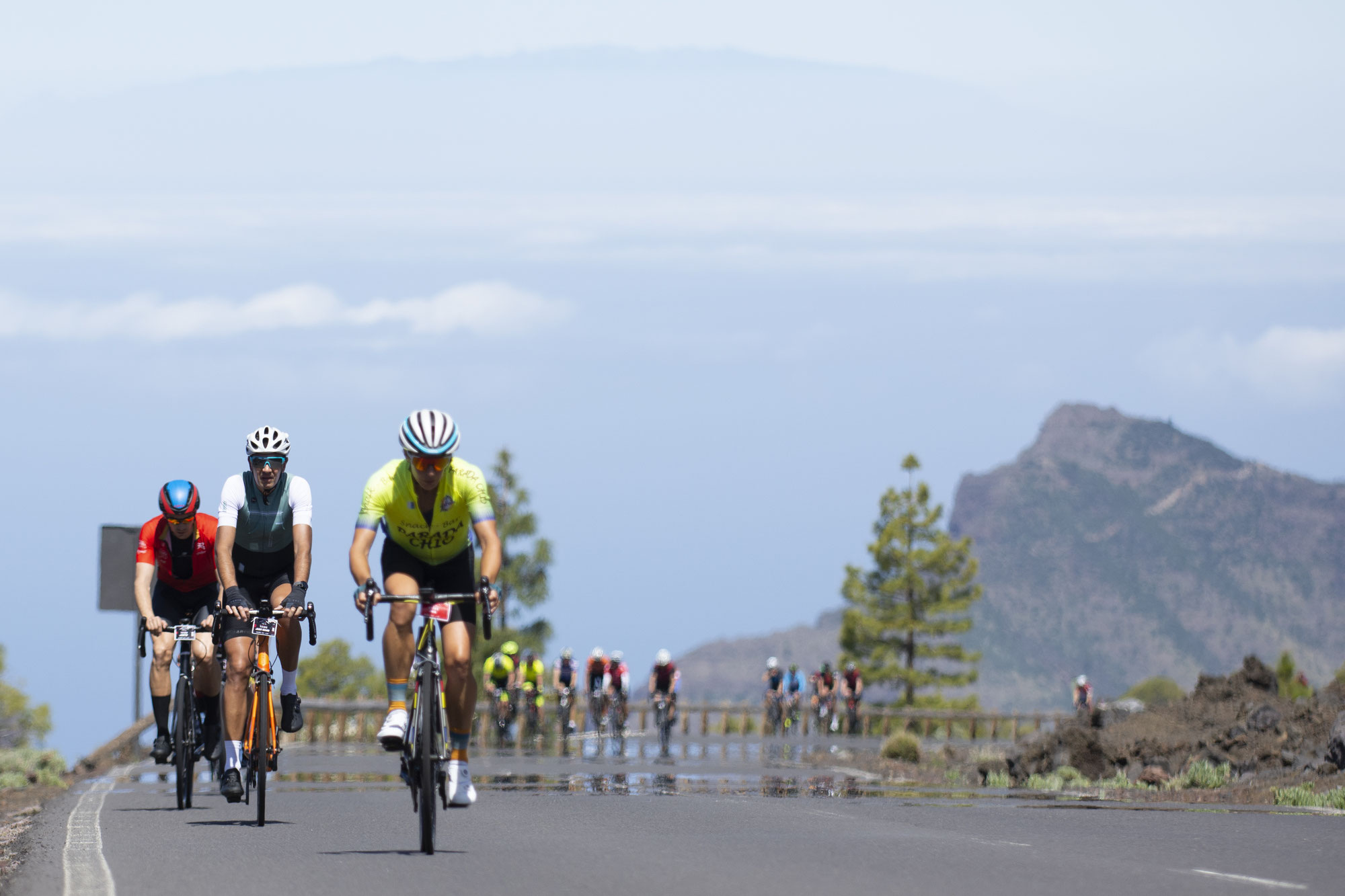 1000 Radfahrer aus 24 Ländern bei der 5. Vuelta Al Teide