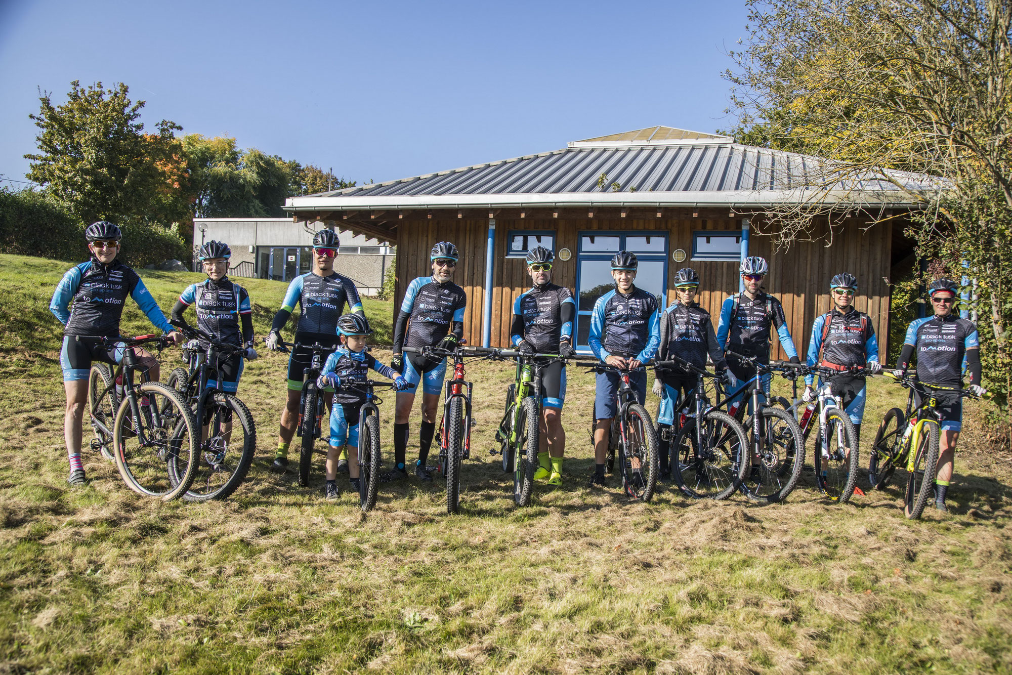 Transalp-Sieg ist Highlight einer erfolgreichen toMotion-Rennsaison 2021