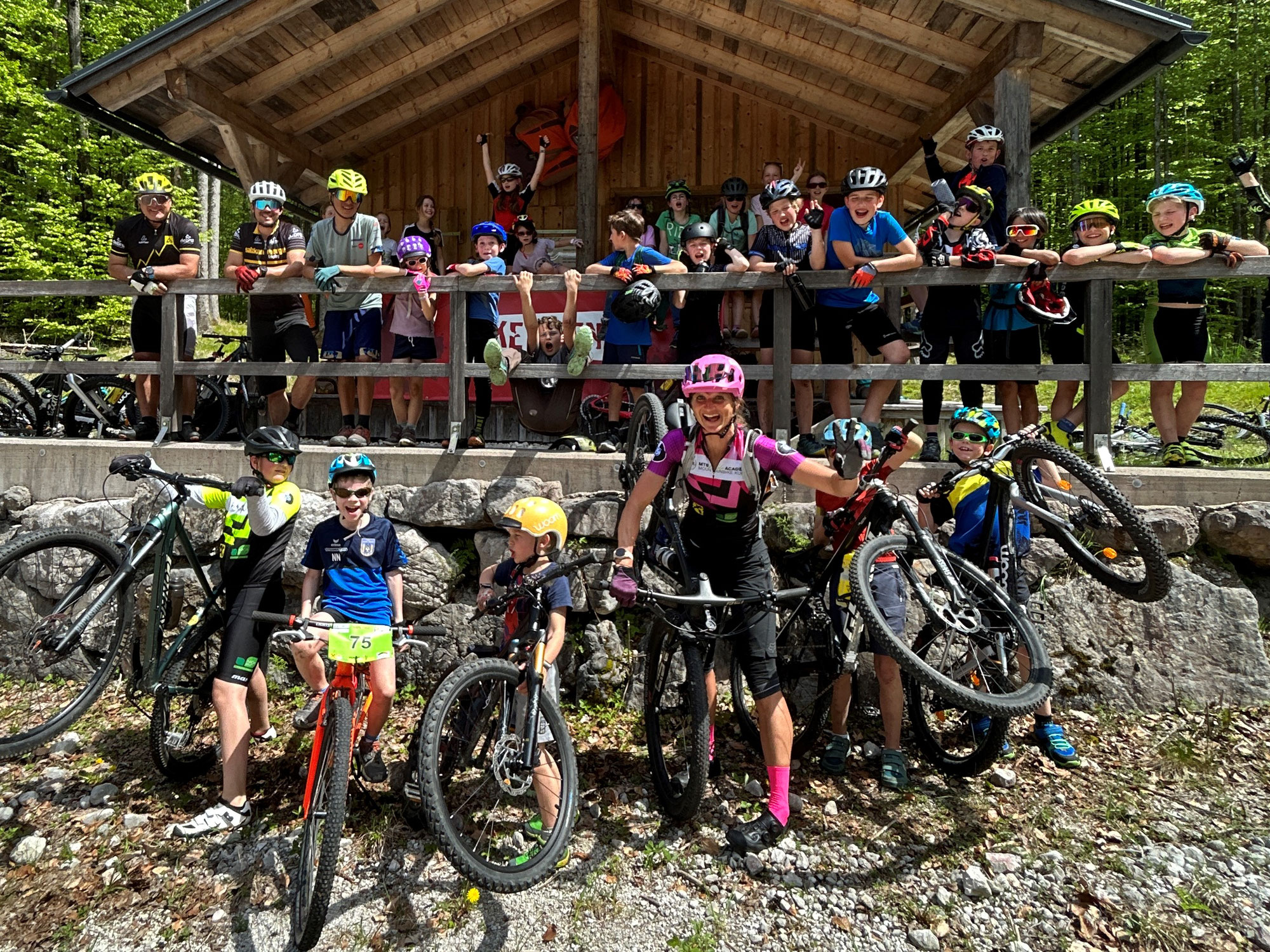 Nachwuchs aufs Bike:  MTB-Camp für Kids mit Trophy-Siegerin Barbara Mayer
