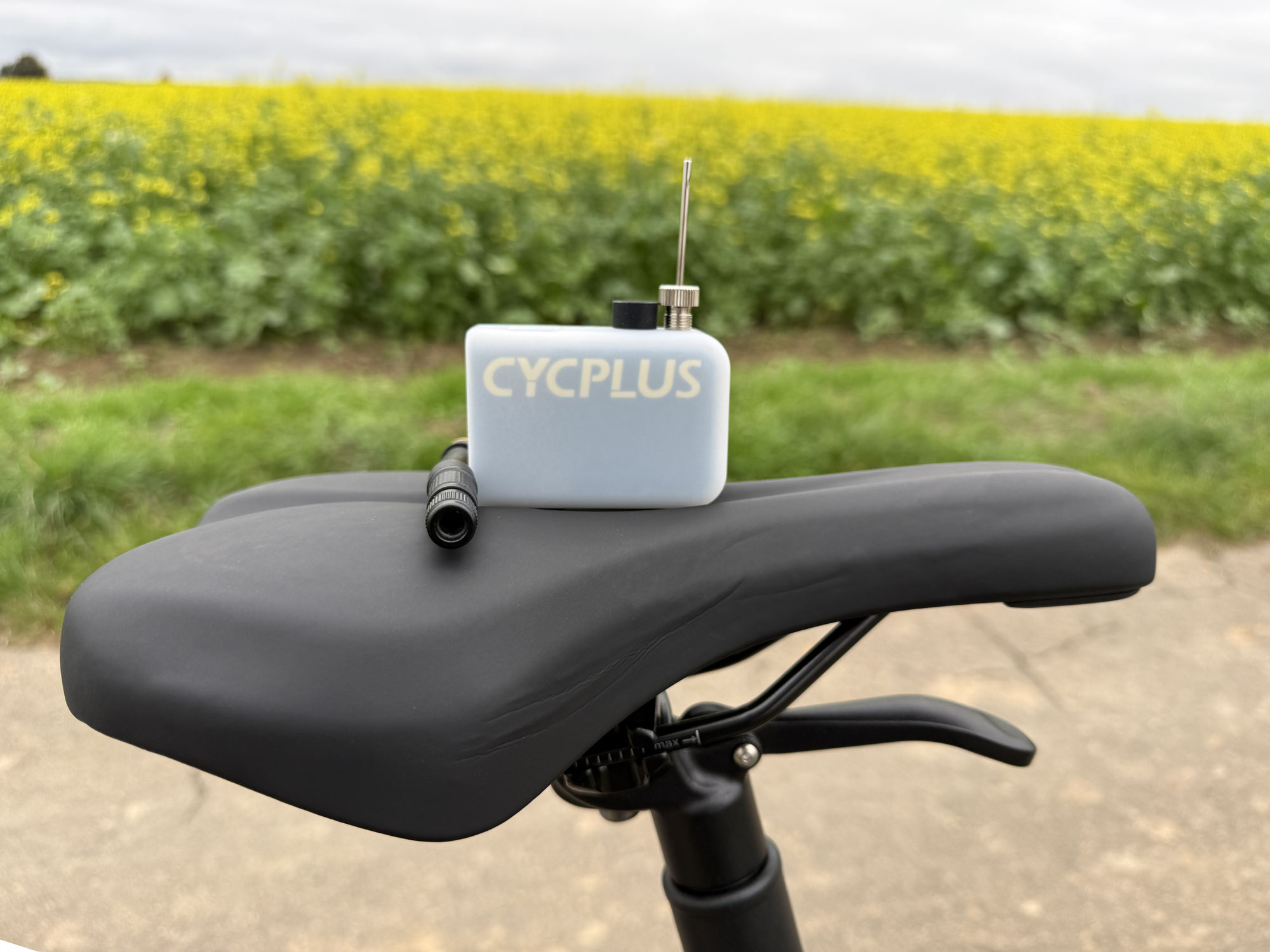 CYCPLUS AS2 Ultra - der Tourenretter für die Hosentasche.