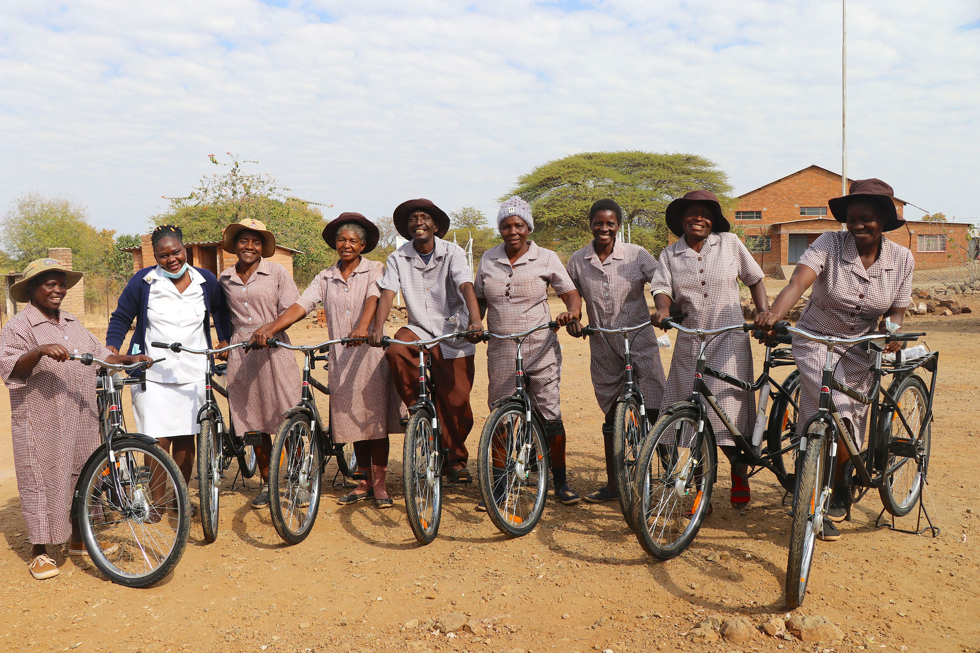 Schwalbe spendet 15.000 Euro zum 15. Jubiläum von World Bicycle Relief