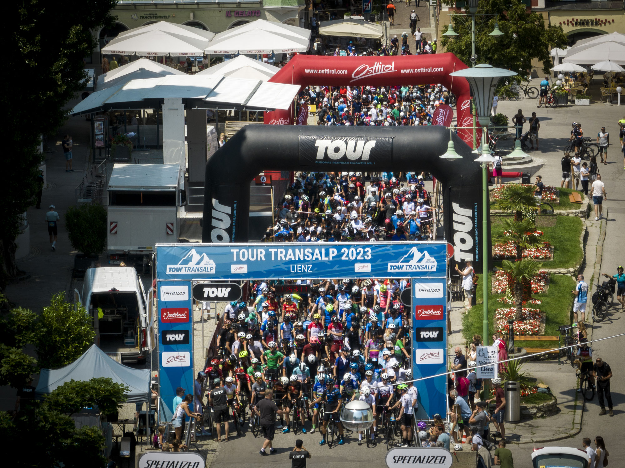 Spannender Auftakt bei der TOUR Transalp 2023