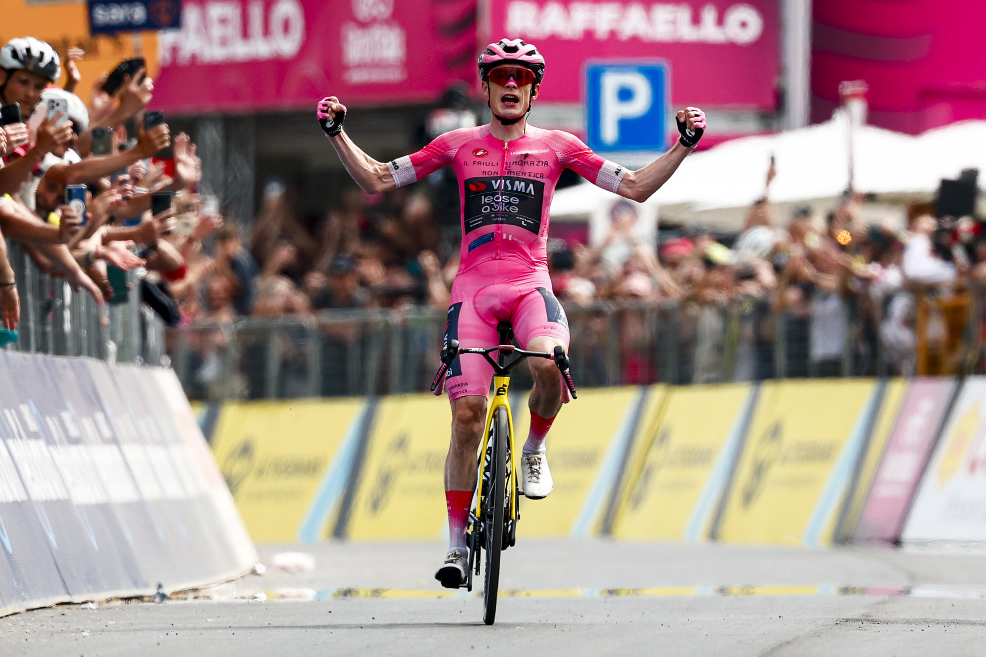 Vingegaard gewinnt erstmals den Giro – CamelBak gratuliert