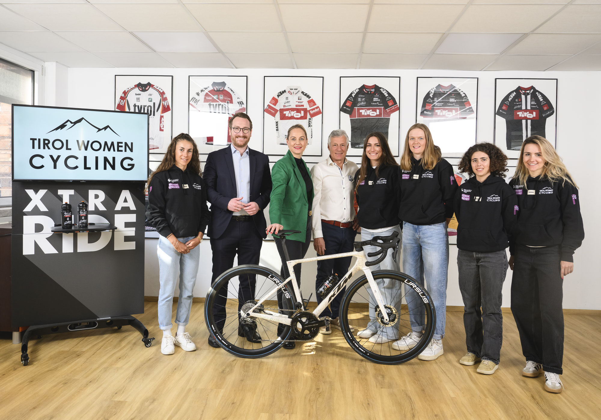 Erstes Frauen Conti-Team Österreichs in Tirol präsentiert
