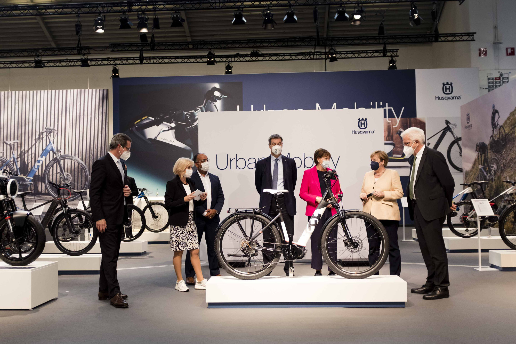 IAA Mobility: Bundeskanzlerin Merkel zu Besuch bei Husqvarna