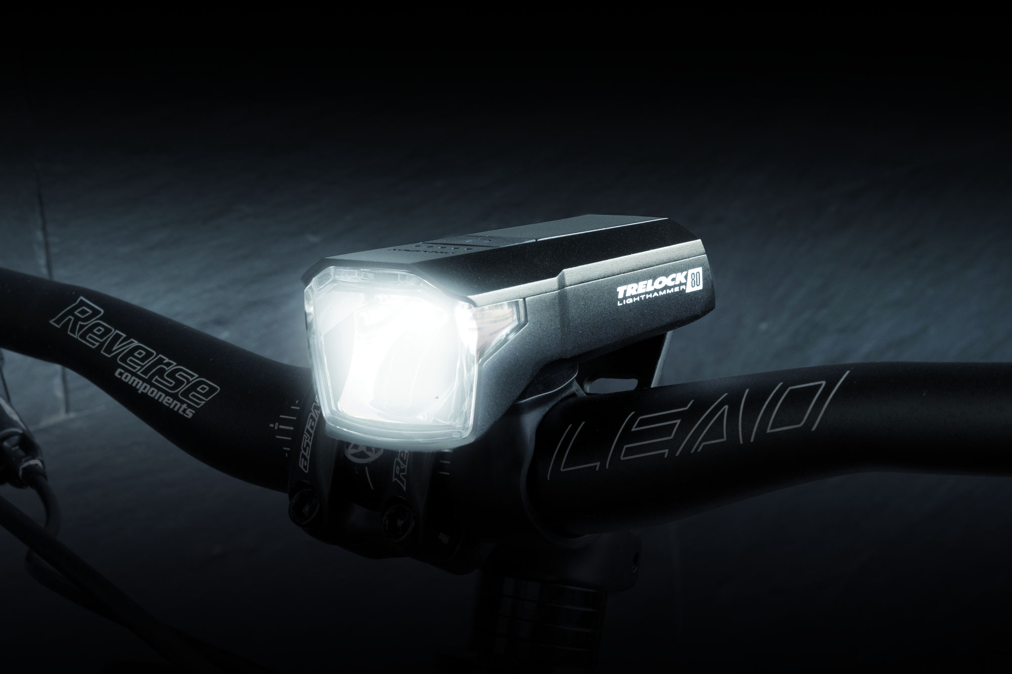 Trelock USB-Frontscheinwerfer LS 480: Raffiniert montiert