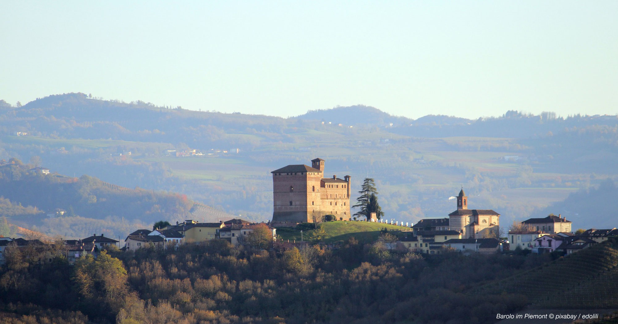 Barolo - Weltberühmte Weinregion mit Monteviso-Panorama