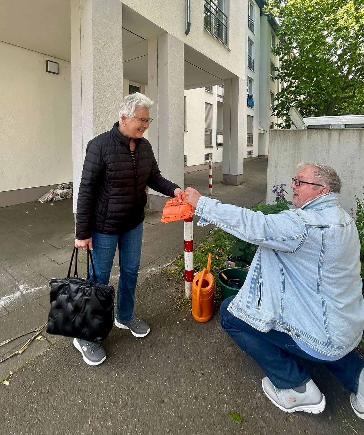 »Eintüten und weg damit!« – Hundekotaktion in Bickendorf