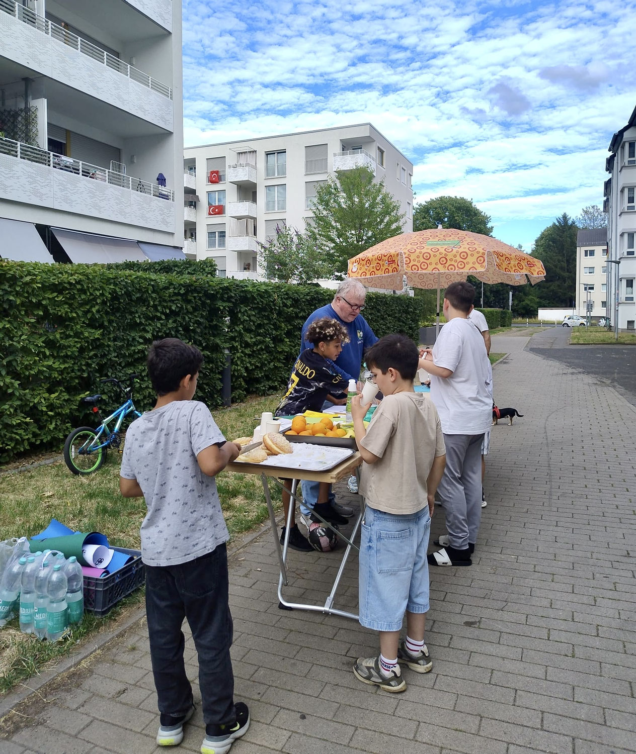 Straßenwerkstatt in der Steubenstraße: Naturforschungskiste und Schmetterlinge