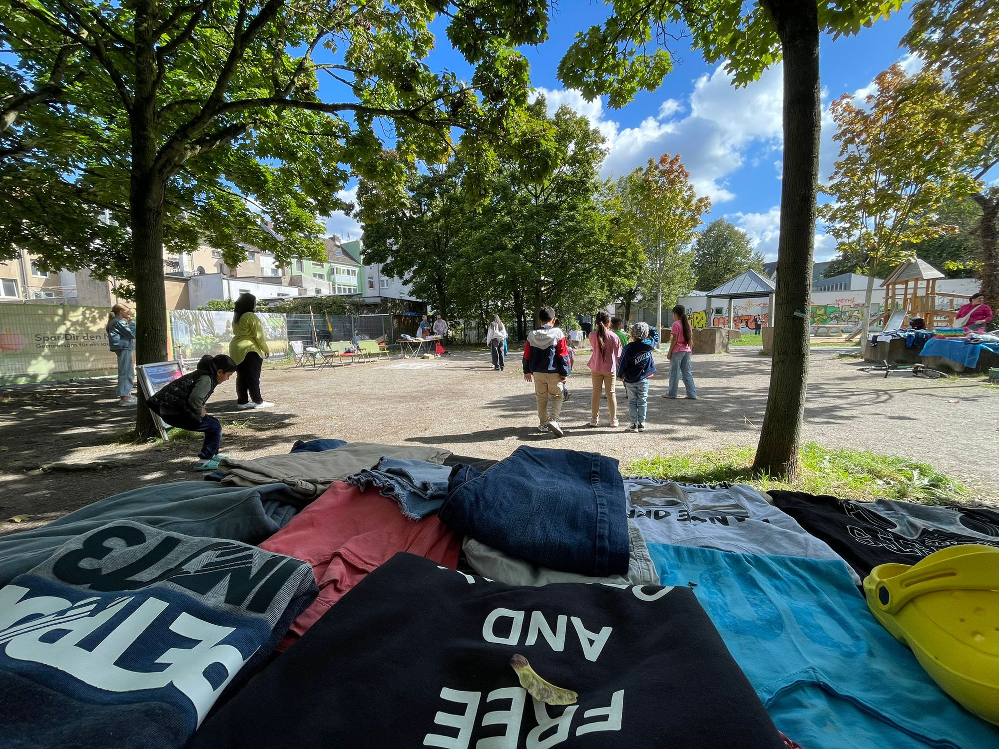Unser erster Secondhandmarkt im Genovevahof war ein voller Erfolg!