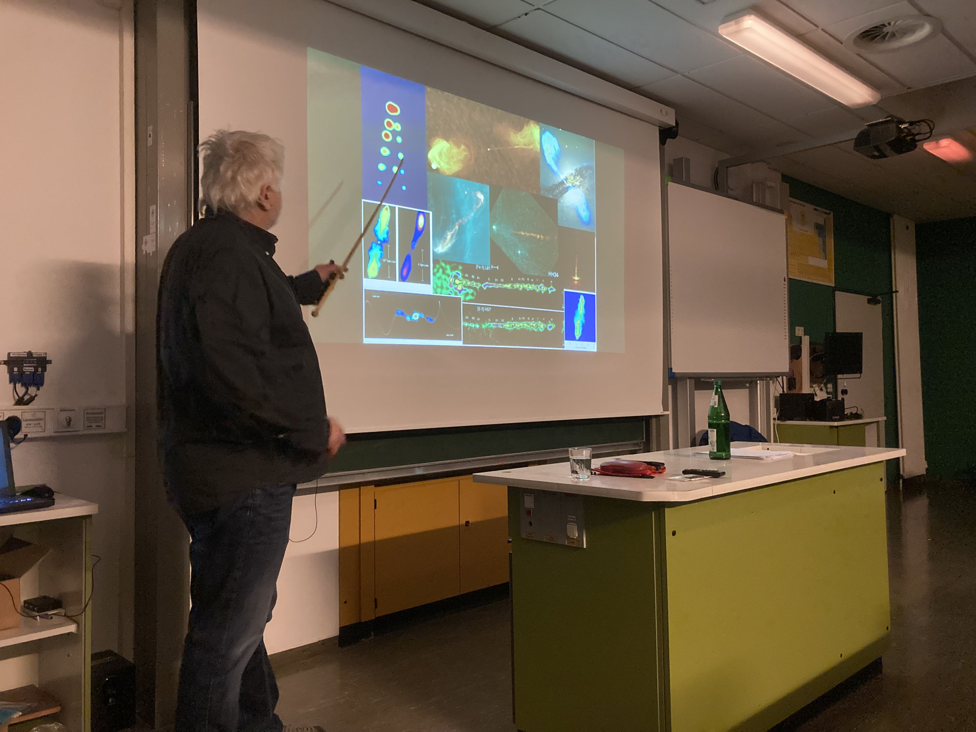 Kosmische Düsentriebwerke