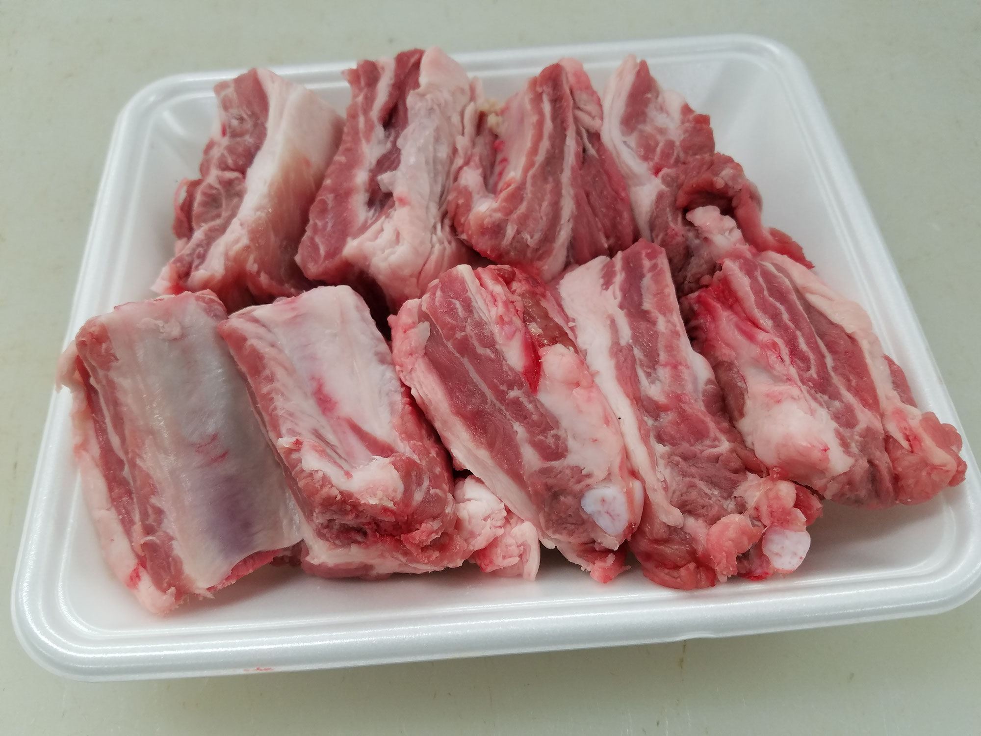 豚スペアリブ（骨付き肉）