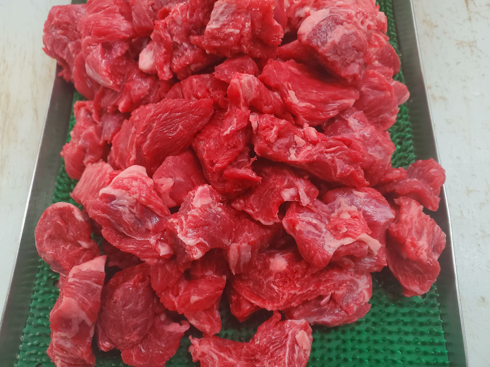 好調な煮込み用牛角切り肉