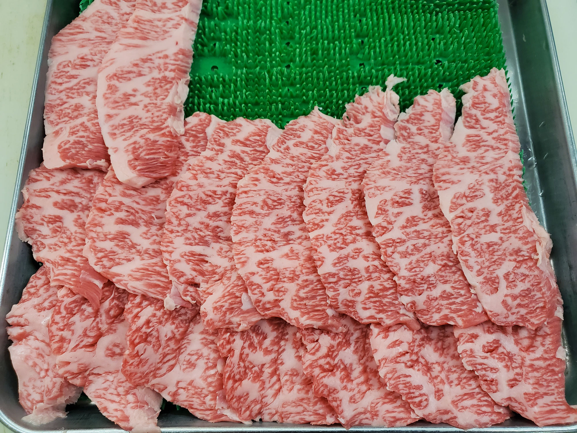 三角バラ肉の一部で作る徳用カルビ焼肉用