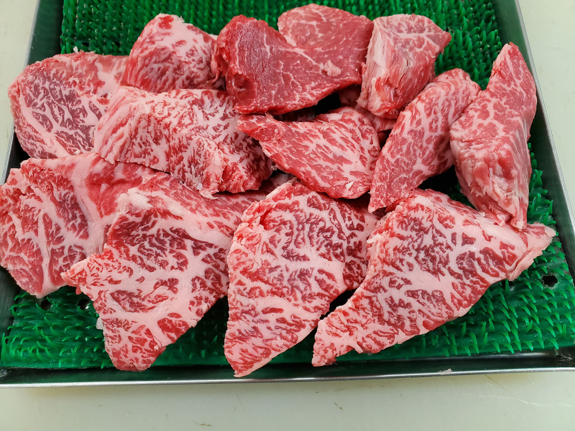 通称"ミミ”ヒレ肉に付くカイノミのサイコロステーキ